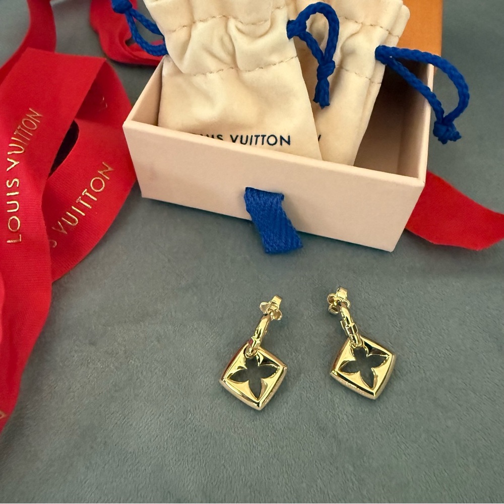 Louis Vuitton Puffygram Monogram Flower Gold Earrings